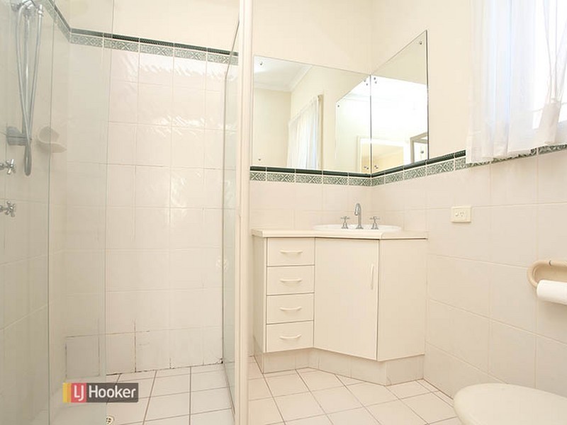 32 Ashwood Cct, Mawson Lakes SA 5095