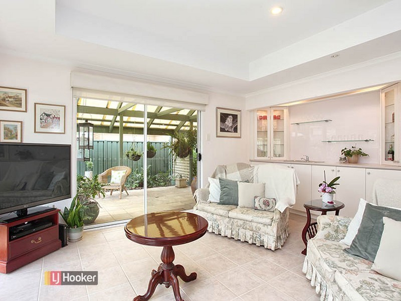 48 Lomond Cct, Mawson Lakes SA 5095