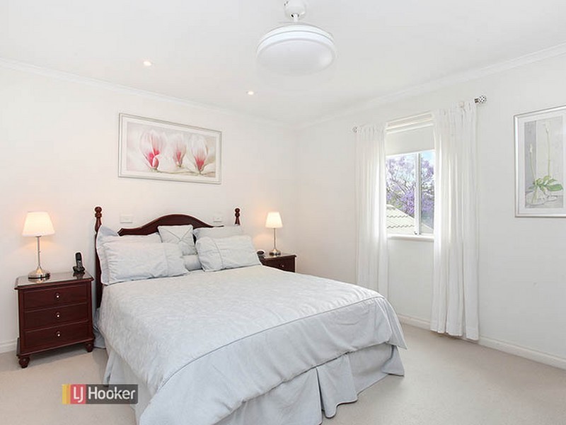 48 Lomond Cct, Mawson Lakes SA 5095