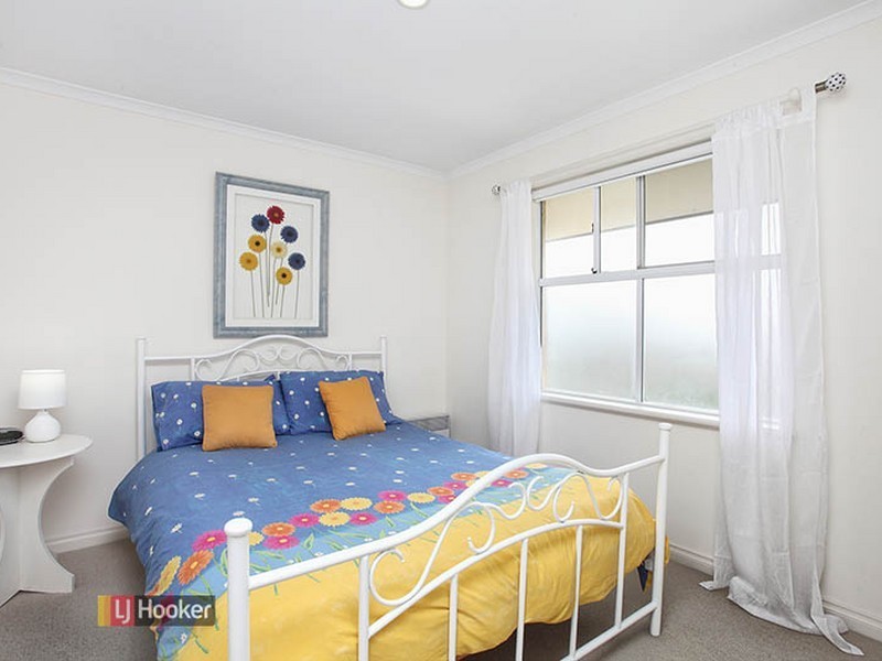 48 Lomond Cct, Mawson Lakes SA 5095