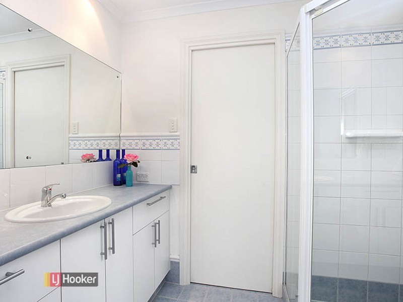 48 Lomond Cct, Mawson Lakes SA 5095