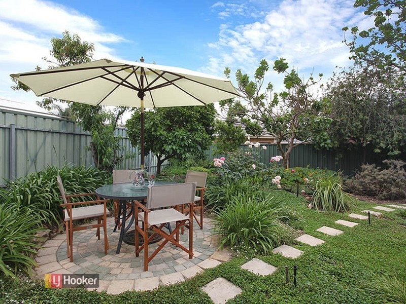 48 Lomond Cct, Mawson Lakes SA 5095