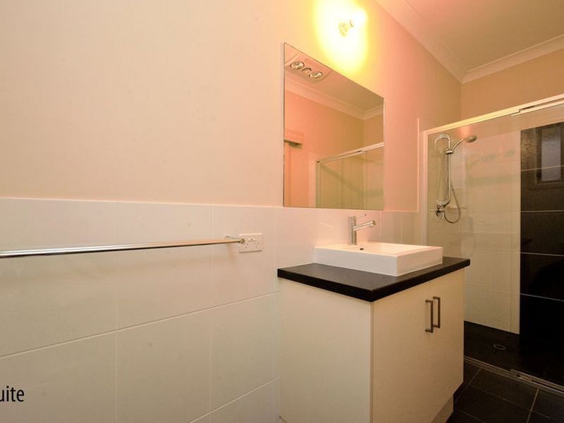 18 Franklin Ave, Mawson Lakes SA 5095