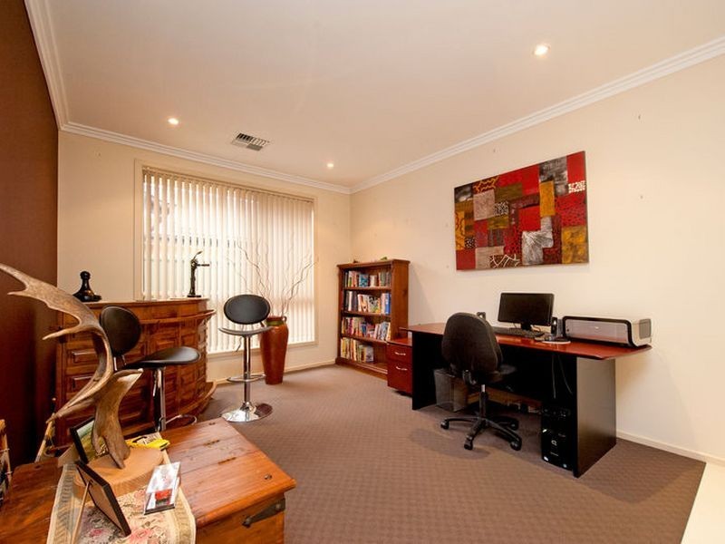 18 Franklin Ave, Mawson Lakes SA 5095