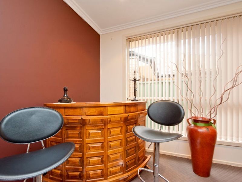 18 Franklin Ave, Mawson Lakes SA 5095