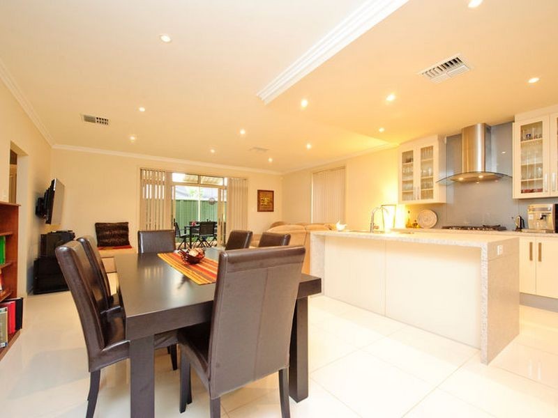 18 Franklin Ave, Mawson Lakes SA 5095