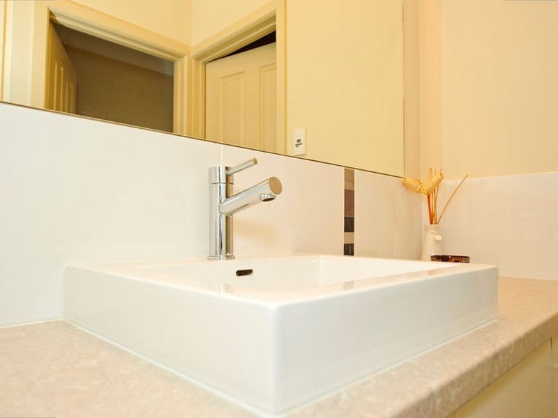 18 Franklin Ave, Mawson Lakes SA 5095