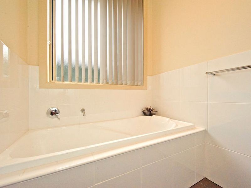 18 Franklin Ave, Mawson Lakes SA 5095