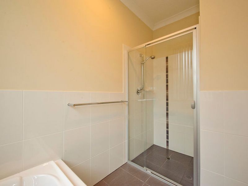 18 Franklin Ave, Mawson Lakes SA 5095