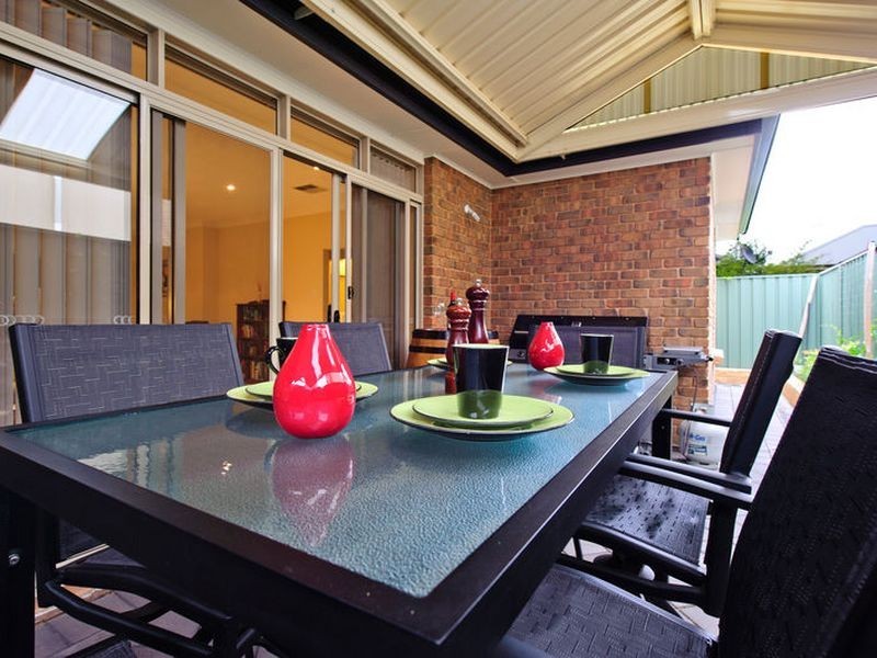 18 Franklin Ave, Mawson Lakes SA 5095