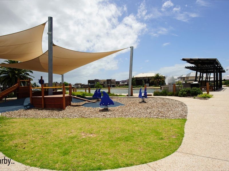 18 Franklin Ave, Mawson Lakes SA 5095