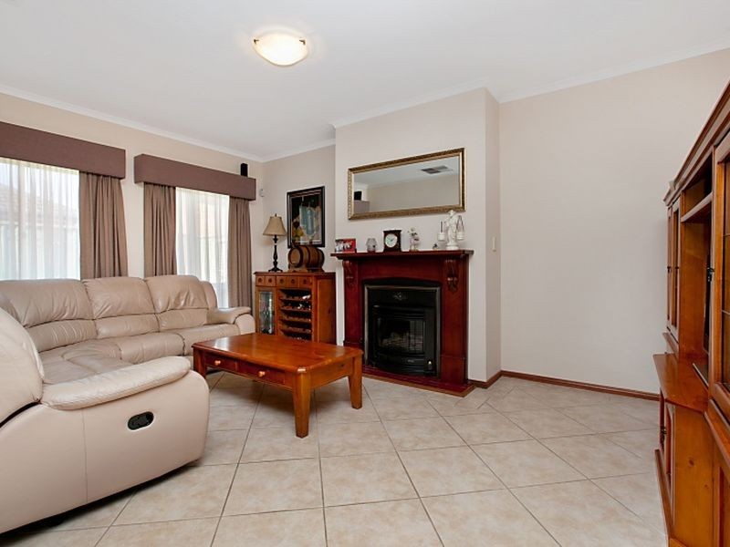 17 Everglade St, Mawson Lakes SA 5095