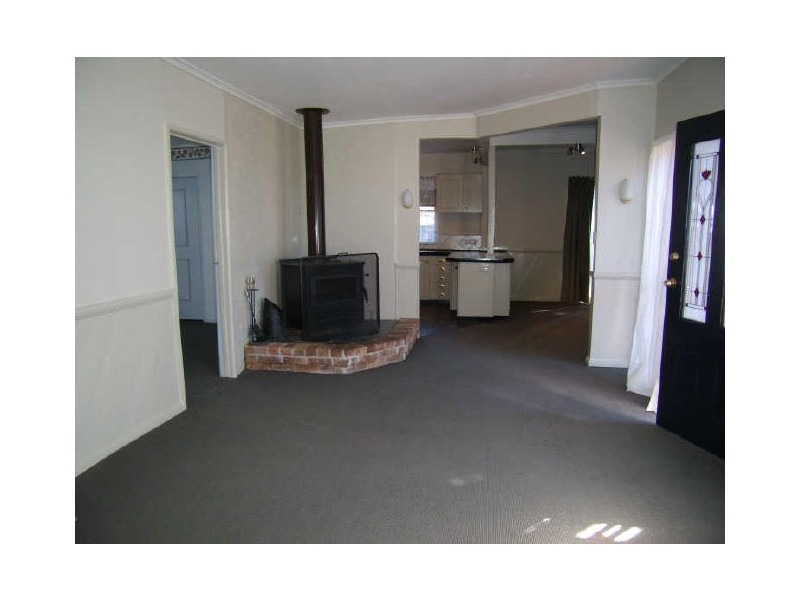 2 Mosely Avenue, Cooma NSW 2630