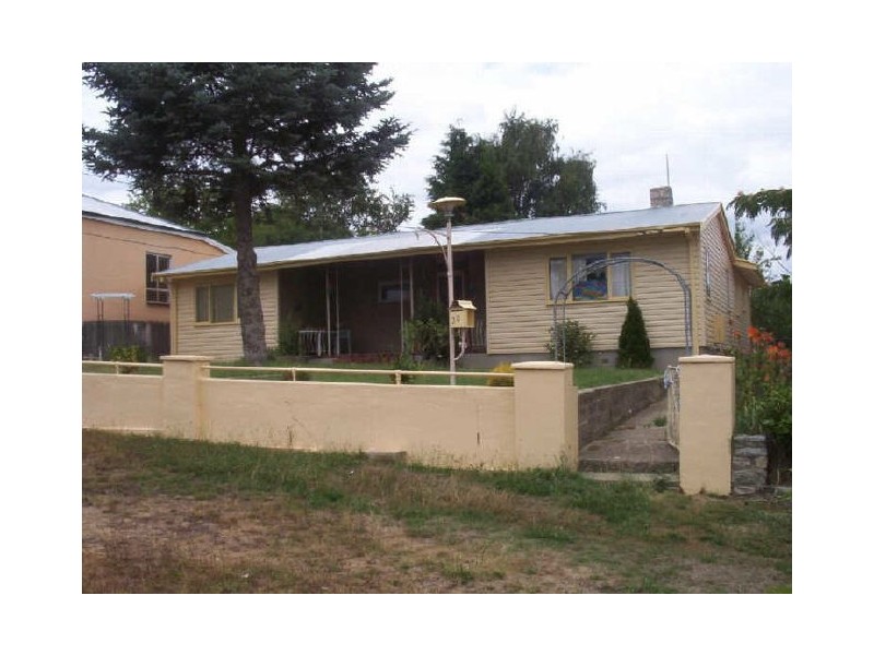 30 Commissioner St, Cooma NSW 2630