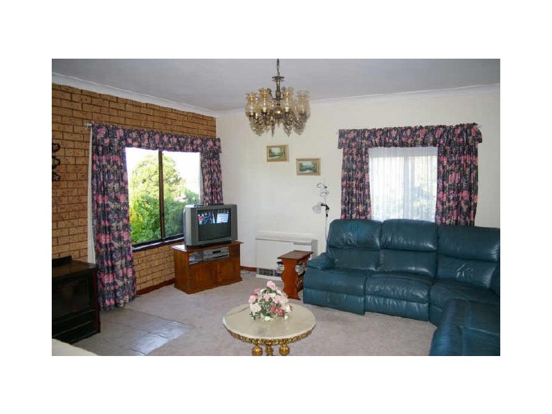 33 Tulong Ave, Cooma NSW 2630