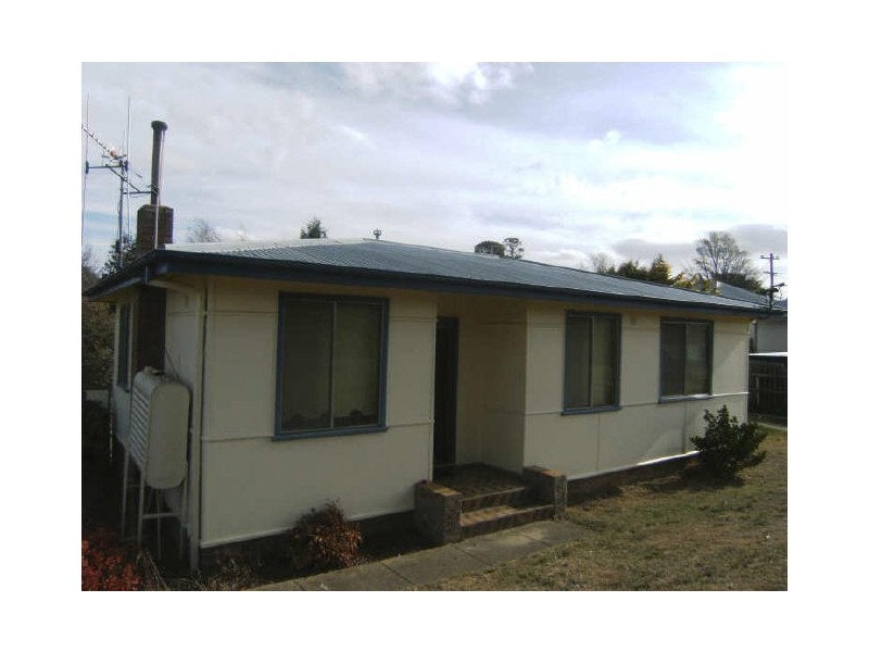 3 Adams Avenue, Cooma NSW 2630