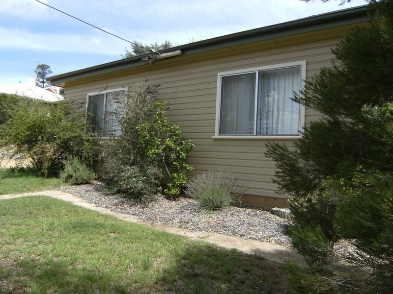 24 Cromwell Street, Cooma NSW 2630