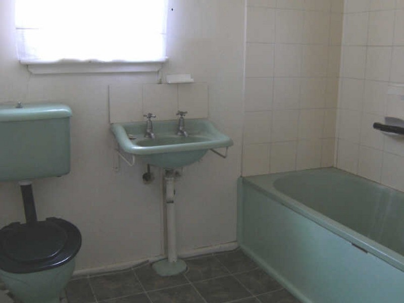 24 Cromwell Street, Cooma NSW 2630