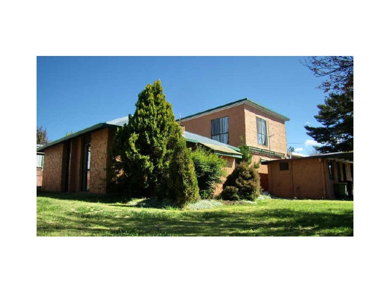 2 Mosely Ave, Cooma NSW 2630