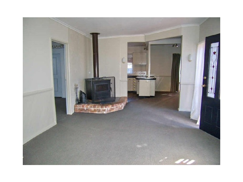 2 Mosely Ave, Cooma NSW 2630