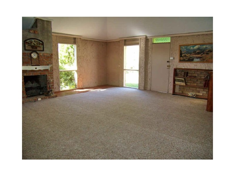 2 Mosely Ave, Cooma NSW 2630