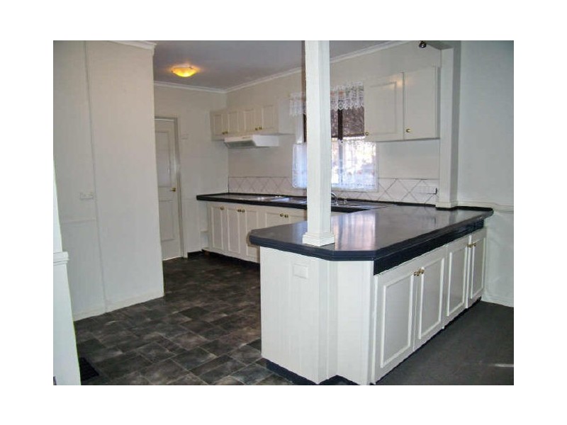 2 Mosely Ave, Cooma NSW 2630