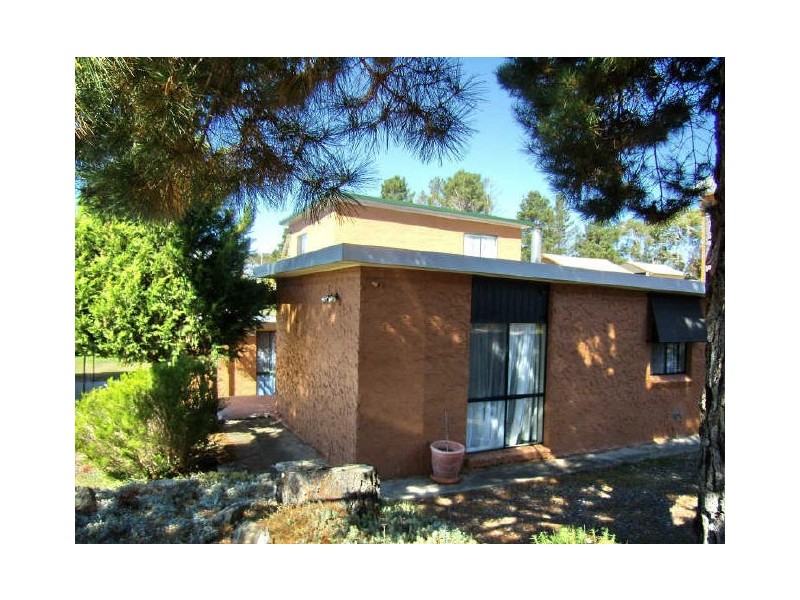 2 Mosely Ave, Cooma NSW 2630