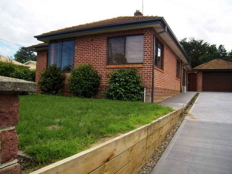 17 Bent Street, Cooma NSW 2630