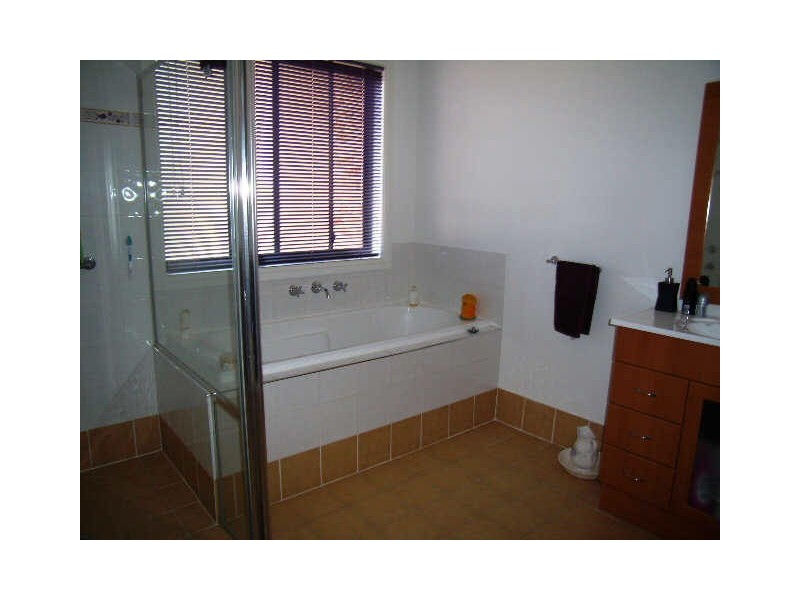 2 Rutledge Place, Cooma NSW 2630