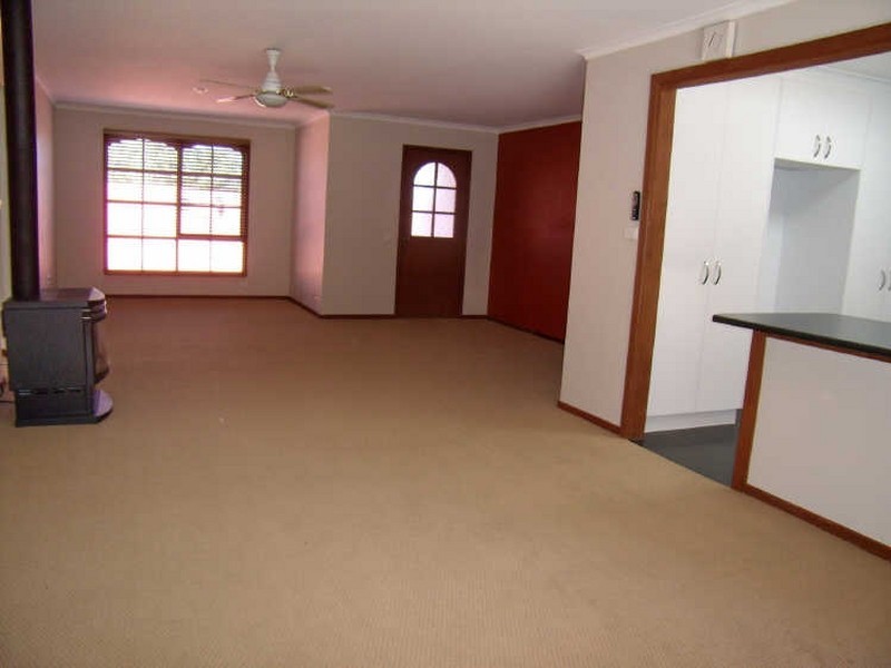 16 Karawatha Street, Cooma NSW 2630