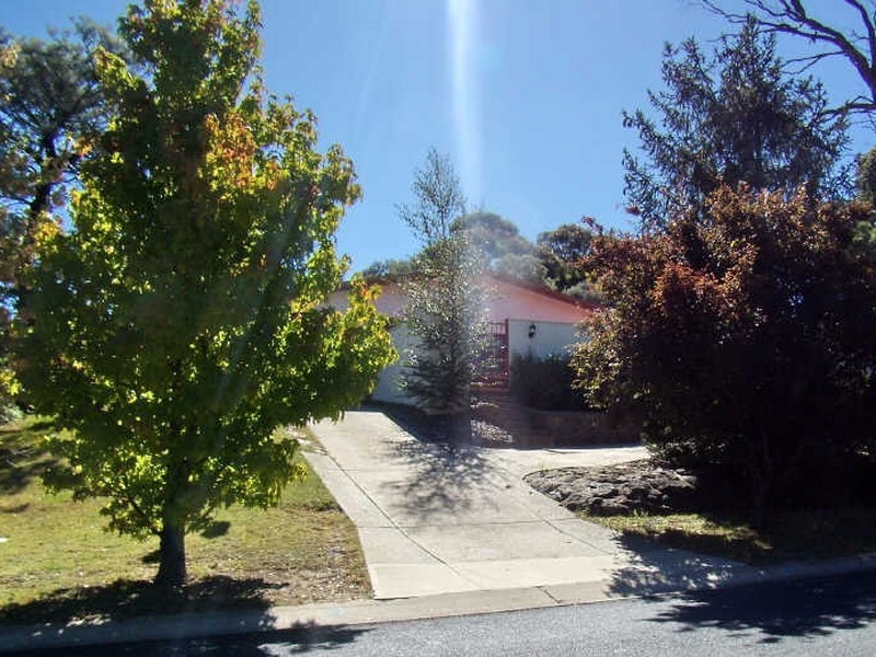 16 Karawatha Street, Cooma NSW 2630