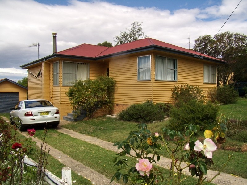 2 Mcdonald Avenue, Cooma NSW 2630