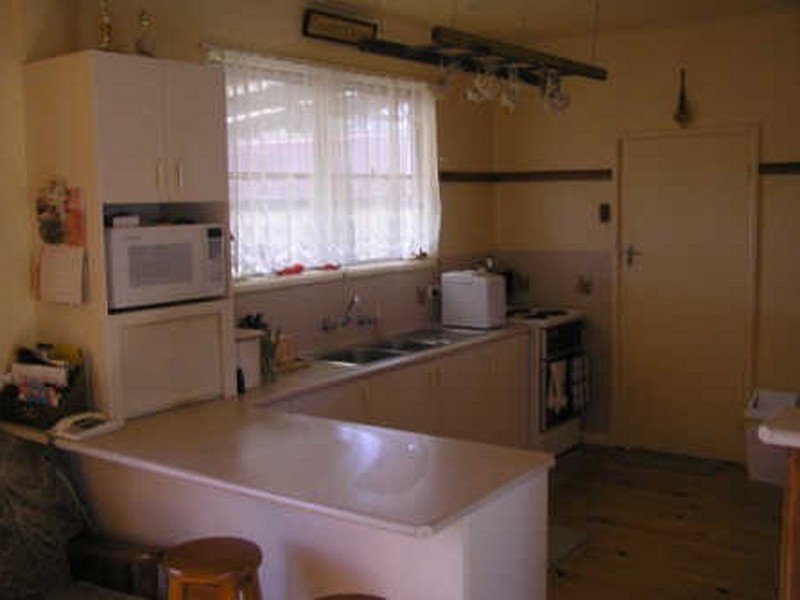 2 Mcdonald Avenue, Cooma NSW 2630