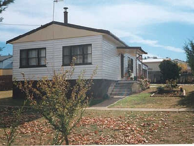 11 Massie Street, Cooma NSW 2630