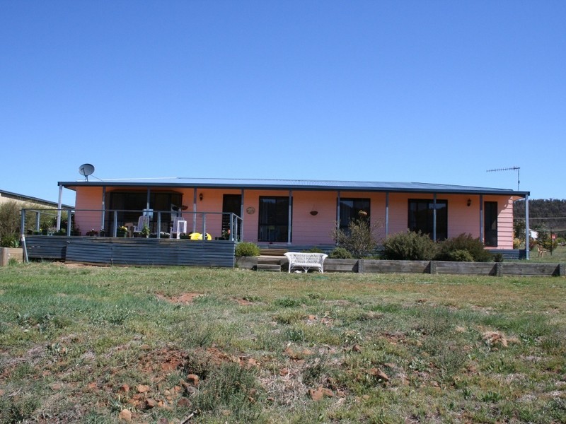 37 Snowy Creek Avenue, Cooma NSW 2630