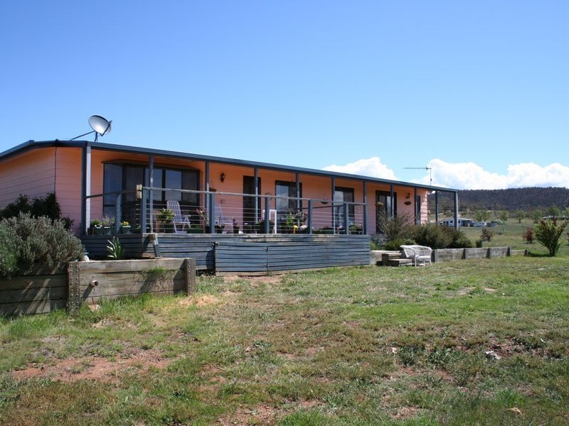 37 Snowy Creek Avenue, Cooma NSW 2630