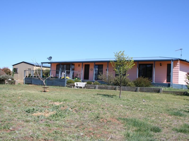 37 Snowy Creek Avenue, Cooma NSW 2630