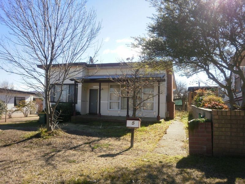 5 Campbell street, Cooma NSW 2630