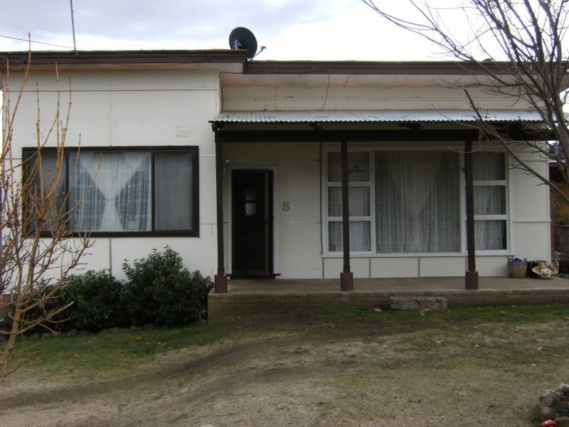 5 Campbell street, Cooma NSW 2630