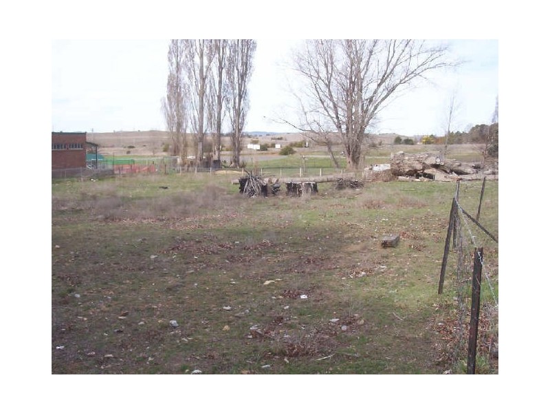 8 Yulin Avenue, Cooma NSW 2630