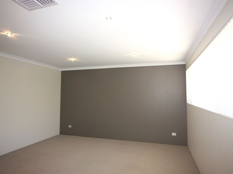 15 Hillhouse Way, Piara Waters WA 6112