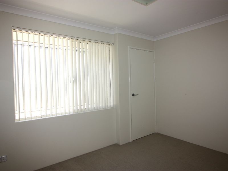 15 Hillhouse Way, Piara Waters WA 6112