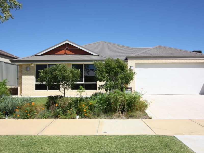 15 Hillhouse Way, Piara Waters WA 6112