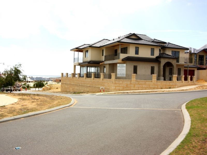 28 Arabella Loop, North Coogee WA 6163