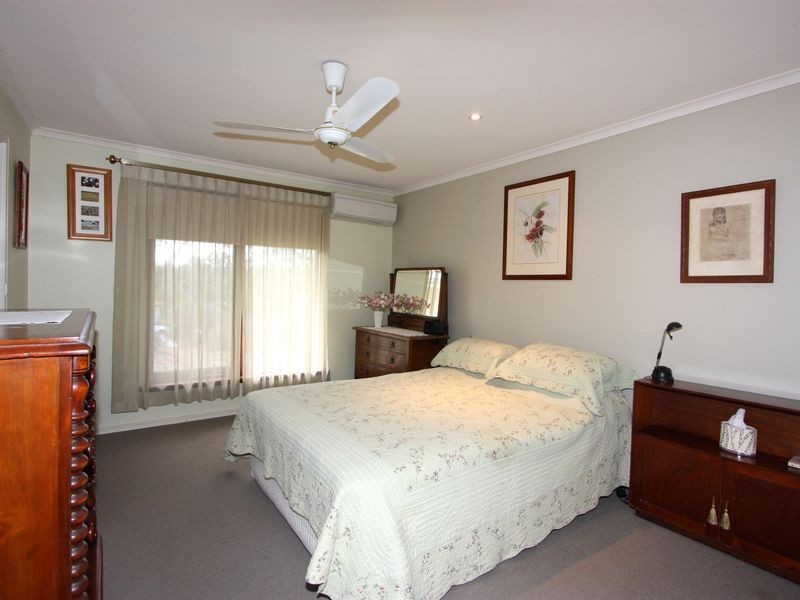 66 Waterloo Crescent, Lesmurdie WA 6076