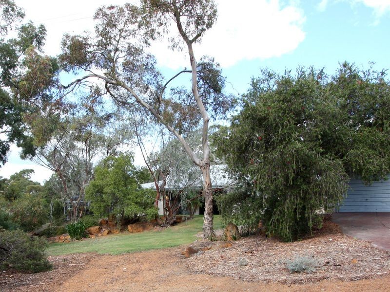 66 Waterloo Crescent, Lesmurdie WA 6076