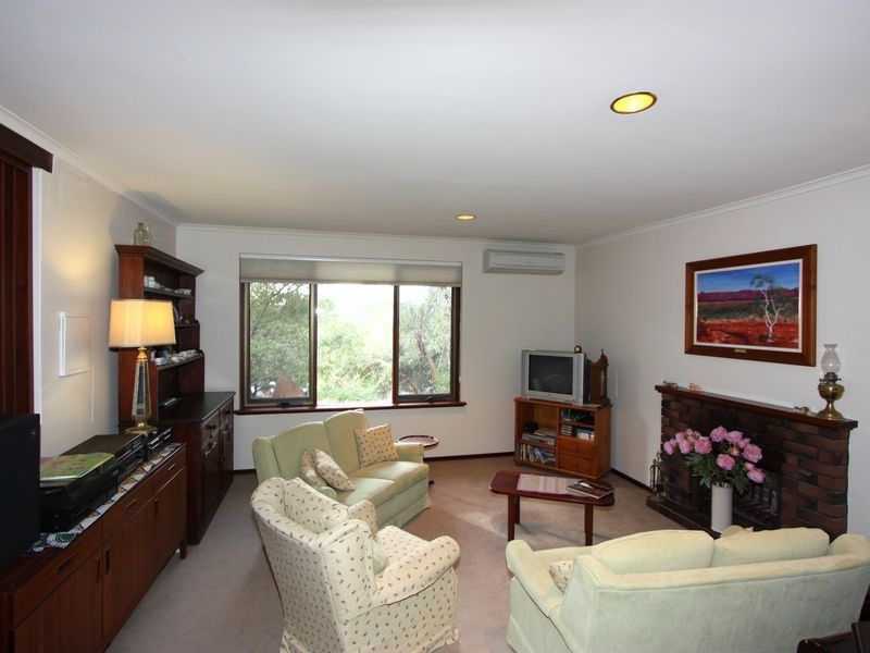 66 Waterloo Crescent, Lesmurdie WA 6076