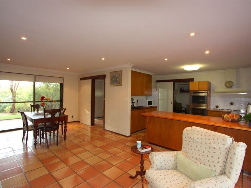 66 Waterloo Crescent, Lesmurdie WA 6076