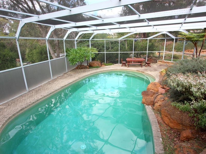 66 Waterloo Crescent, Lesmurdie WA 6076