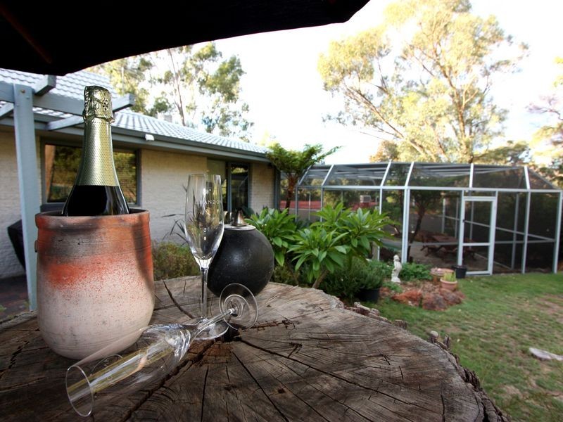 66 Waterloo Crescent, Lesmurdie WA 6076